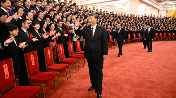 China: Em 2015, o presidente Xi Jinping passou a ganhar 11.385 yuanes por mês, o equivalente a R$ 8.470,4, segundo a atual cotação
