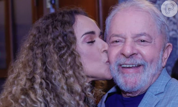 Daniela Mercury vota em Lula. Amiga pessoal do candidato, a cantora compareceu ao casamento do petista com Janja em maio