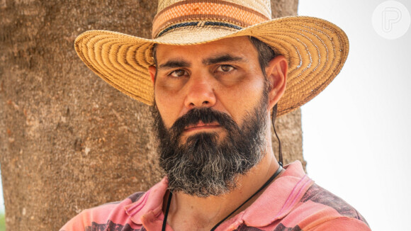 Alcides ganha um conselho para matar Tenório, na novela 'Pantanal'