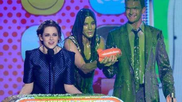 Kristen Stewart ganha dois prêmios de melhor atriz no Kids' Choice Awards
