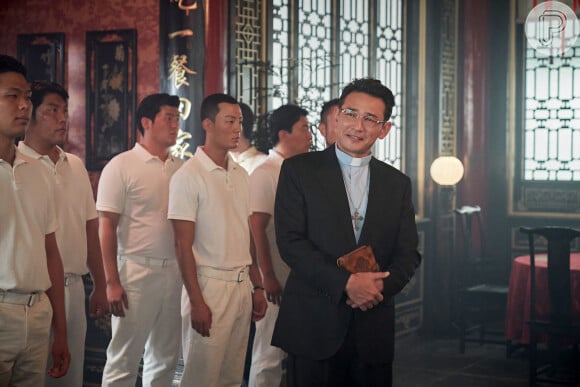 'Narco-Santos': o poderoso bandido se disfarça como o Padre Jeon Yo Hwan (Hwang Jung-min)