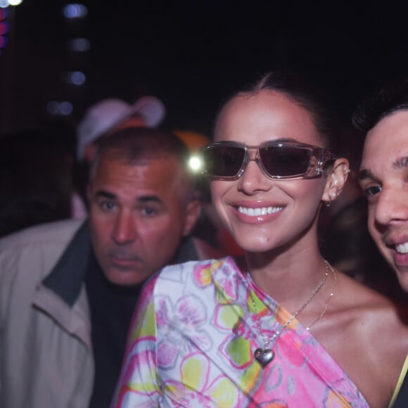 Bruna Marquezine estava acessível e se juntou ao 'povão' para curtir o festival