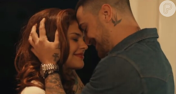 Paloma Bernardi e Felipe Titto vivem par romântico em clipe da Banda Vegas