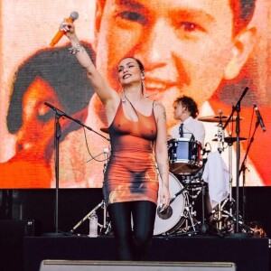 Cleo apostou em 'vestido nu' para se apresentar no Rock in Rio 2022