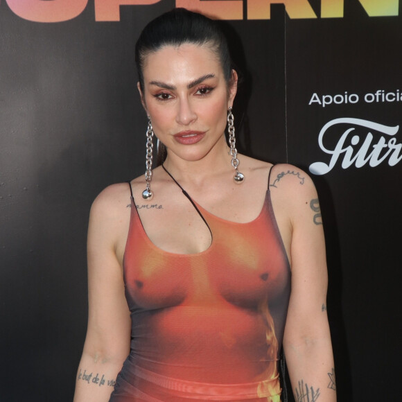 Naked dress é a roupa 'mais quente' do momento e Cleo pode provar