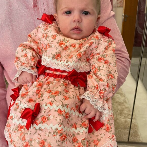 Filha de Bárbara Evans, Ayla sempre encanta os internautas nas redes sociais da mamãe