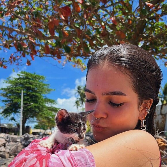 Mel Maia curtiu dias de descanso ao lado de amigas