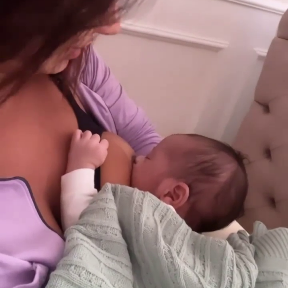 Filho de Viviane Araujo: 'Eu sei que vocês gostam de ver essa gostosura aqui na hora do 'papá' dele', encantou-se a mamãe