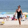 Guilhermina Guinle, grávida de uma menina, curte praia no Rio de Janeiro