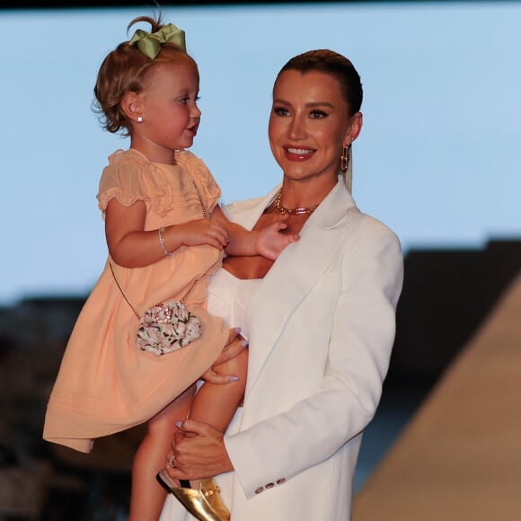 Ana Paula Siebert é mãe de Vicky, de 2 anos, fruto do casamento com Roberto Justus