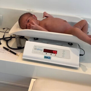 Viviane Araujo celebrou o filho ter engordado desde o nascimento