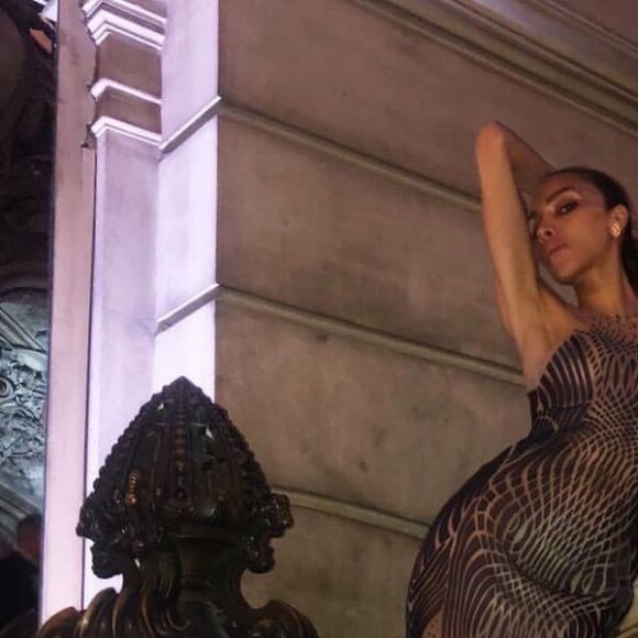 Ines Rau também gosta de looks que brincam com a transparência