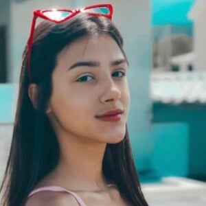 Bia Miranda tem 18 anos e é digital influencer