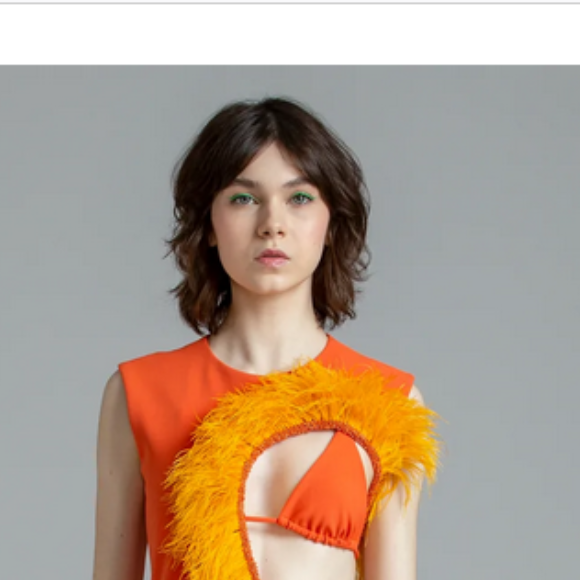 Vestido utilizado por Larissa Manoela e Adriane Galisteu custa R$ 4.995,00, mas está esgotado no site oficial do estilista Vitor Zerbinato