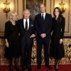 Família Real divulgou primeira foto oficial de Charles e Camila como rei e rainha