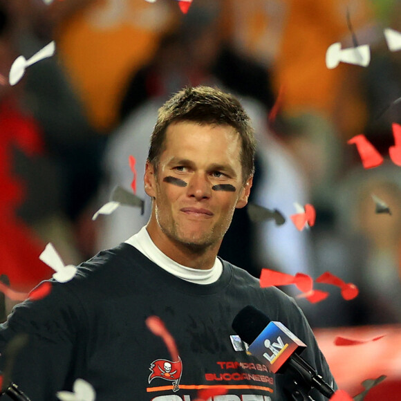 Tom Brady anunciou a aposentadoria em fevereiro e um mês depois, voltou atrás