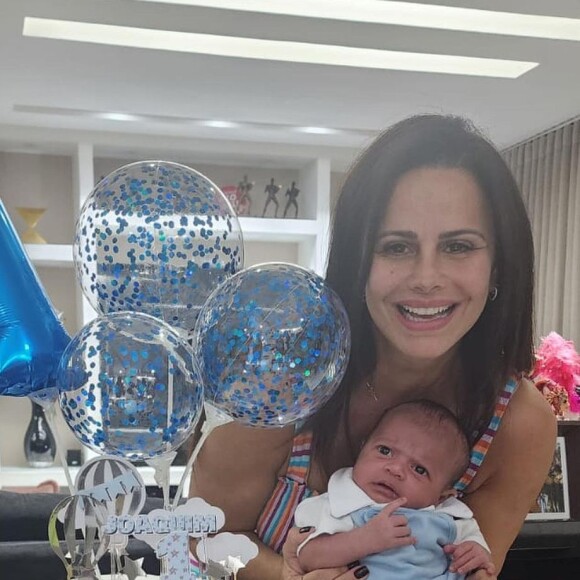 Joaquim, filho de Viviane Araujo, ganhou festinha especial para celebrar um mês de vida