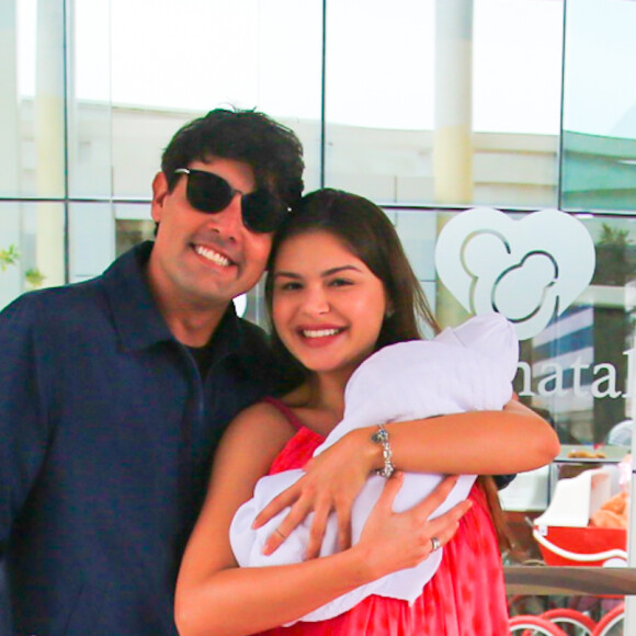 Para comemorar a chegada da menina, Bruno de Luca fez uma publicação em seu perfil do seu Instagram. "Bem-vinda Aurora! A maior emoção da minha vida"