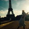 Cheia de charme! Olha a filha da Beyoncé aproveitando um passeio diante da Torre Eiffel, em Paris