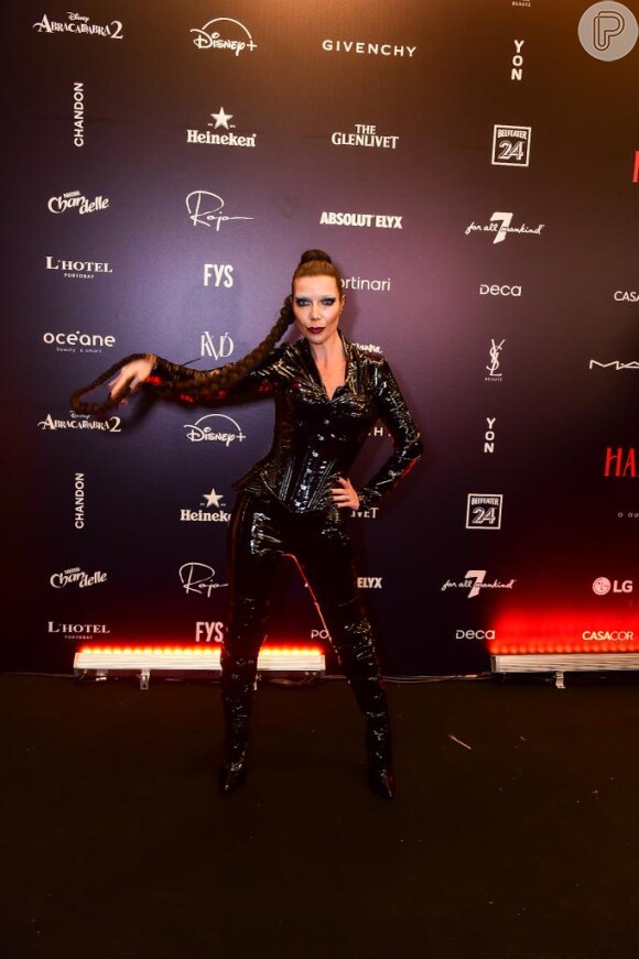 Luiza Possi apostou em estética dark para festa badalada de Halloween