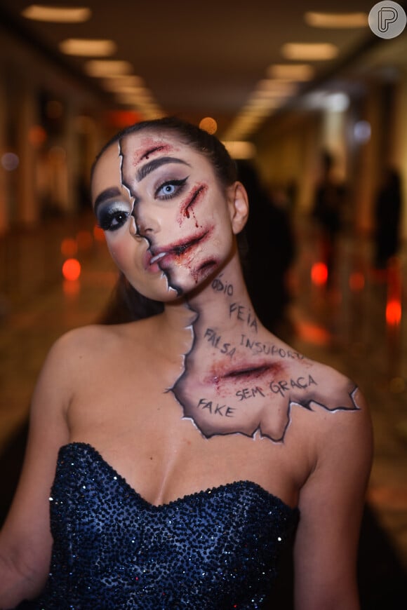 Filha de Flavia Vianna, Sabrina fez maquiagem inspirada em xingamentos de haters para festa de Halloween