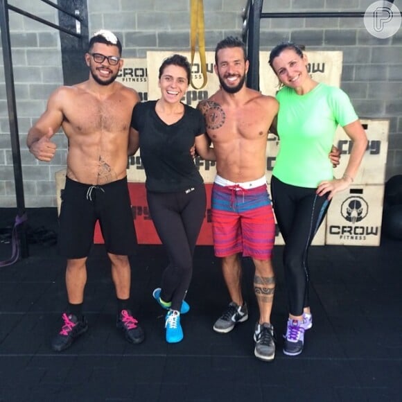 Com os treinadores Giovanna Antonelli posa no fim de mais uma aula de CrossFit