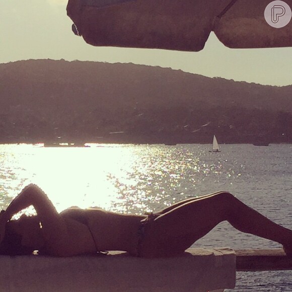 Giovanna Antonelli posa de biquíni após treino de CrossFit: 'Fim de tarde', escreveu ela no Instagram, nesta sexta-feira, 26 de dezembro de 2014