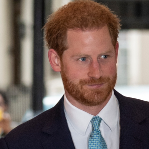 Enquanto o Príncipe Harry batalhava para levar a mulher ao encontro da família, Charles achava completamente inapropriada a presença de Meghan Markle na ocasião