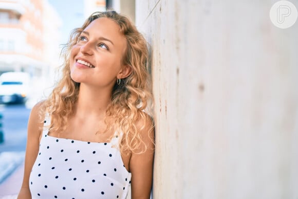 Cabelo antes do Verão: hairstylist recomenda que mechas sejam refeitas antes da estação.