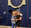 Viih Tube ganhou carinho de Mickey Mouse ao encontrar o personagem