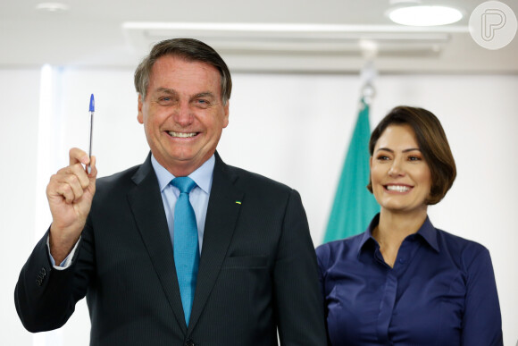Michelle 'terceiriza' culpa pelo unfollow de Jair Bolsonaro: 'Conforme o Jair explicou em várias lives, quem administra essa rede não é ele'