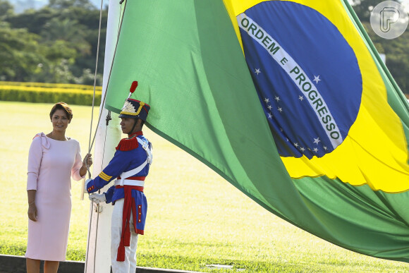 Michelle Bolsonaro: 'Estaremos sempre juntos, nos amando, 'na alegria e na tristeza...'. Que Deus abençoe a nossa amada nação'