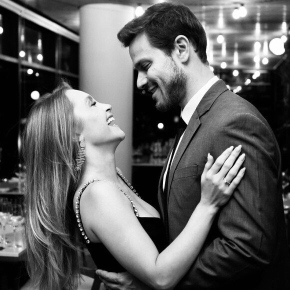 Felipe Becari falou sobre a emoção de iniciar a jornada até o altar com Carla Diaz