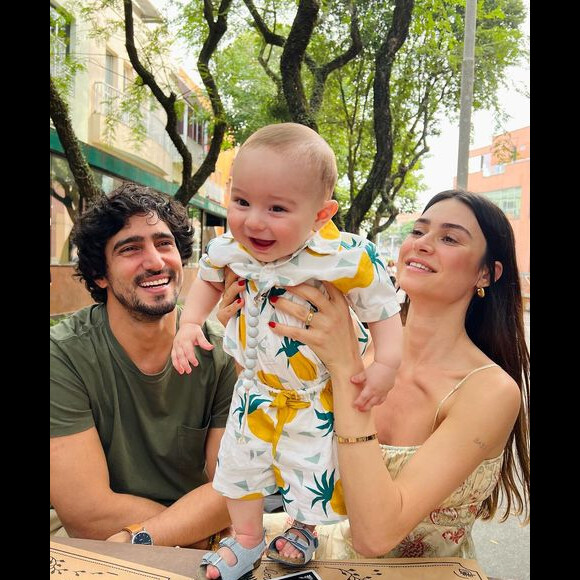Thayla Ayala e Renato Góes já são pais de Francisco