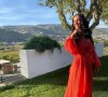 Vestido laranja para convidada de casamento: Francisca Pereira optou pela cor vibrante