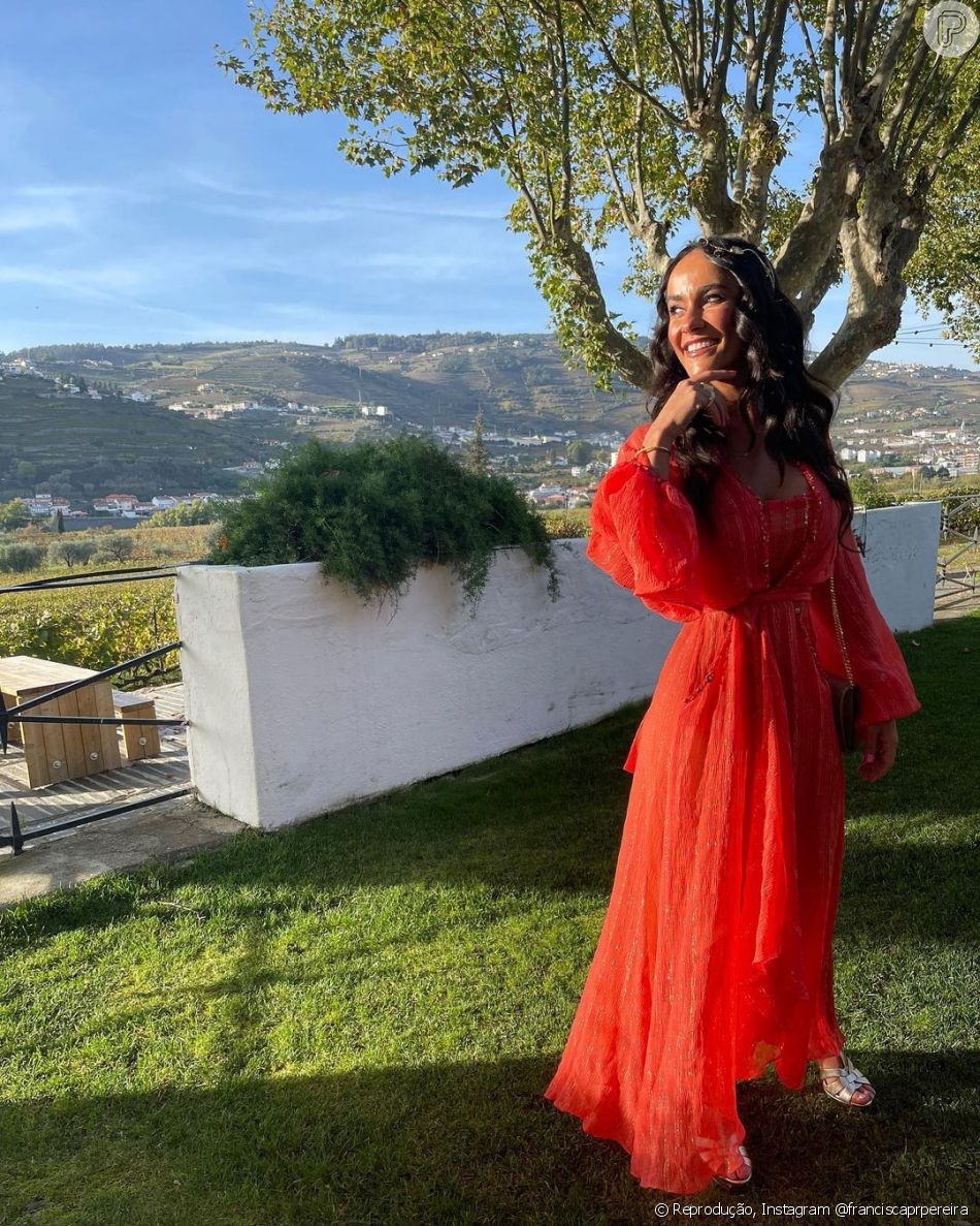 Vestido laranja para convidada de casamento: Francisca Pereira optou pela cor vibrante