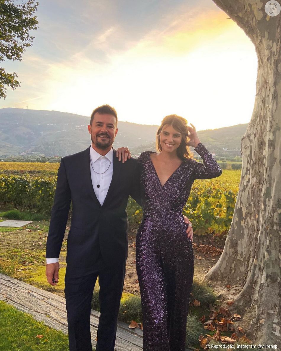 Macacão com brilho foi a escolha de look de casamento feita por Maria Luiza Silveira, namorada de Paulo Vilhena