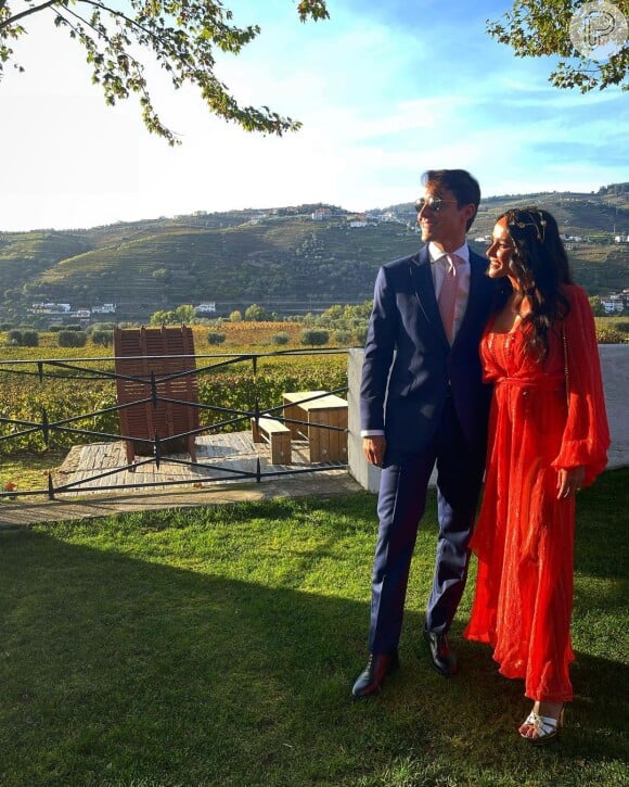Vestido de convidada para casamento no campo: o look laranja de Francisca Pereira, mulher de Ricardo Pereira, pode te inspirar