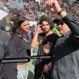 Bruna Marquezine e Xolo Maridueña: um vídeo dos atores registrado durante o jogo tem chamado a atenção dos 'shippers' do suposto casal