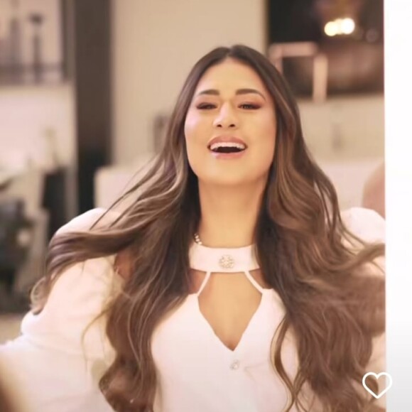 Simone também alongou o cabelo com megahair: a cantora mostrou resultado de transformação no Instagram