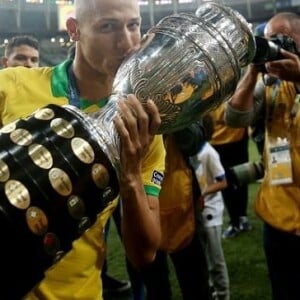 Richarlison está na minha do PSG para substituir Mbappé