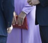 Kate Middleton não pode usar esmaltes com cores intensas 
