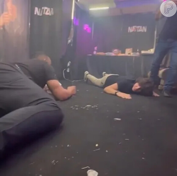 Cantor Nattanzinho no chão do camarim durante tiroteio em show em Floriano, Piauí