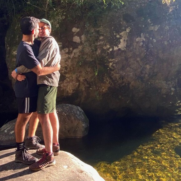 Johnny Massaro teve um relacionamento discreto com o amigo de infância