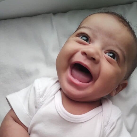 Viviane Araujo derrete internautas com fotos divertidas do filho, Joaquim