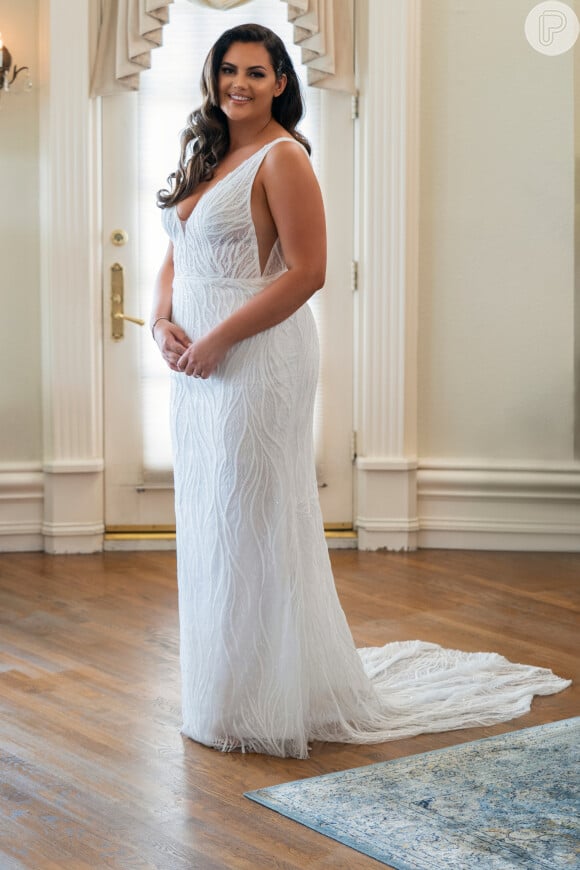 Vestido de noiva usado por Alexa em 'Casamento às Cegas 3' tem saia reta e decote em V