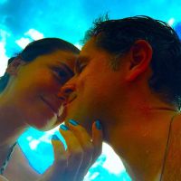 Giovanna Antonelli posta foto romântica ao lado do marido e faz declaração