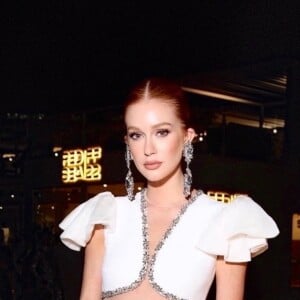 Marina Ruy Barbosa com look Couture de Giambattista Valli em dia de festival de cinema