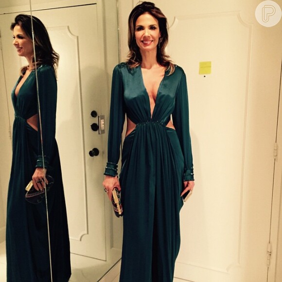 Luciana Gimenez apostou em um vestido longo com cortes na cintura da grife Vivaz para passar o Réveillon em Miami
