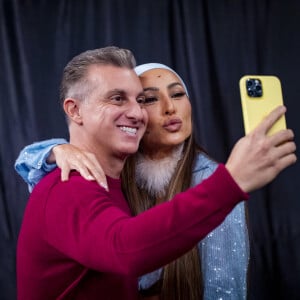 Luciano Huck tira Lívia Andrade do BBB 23